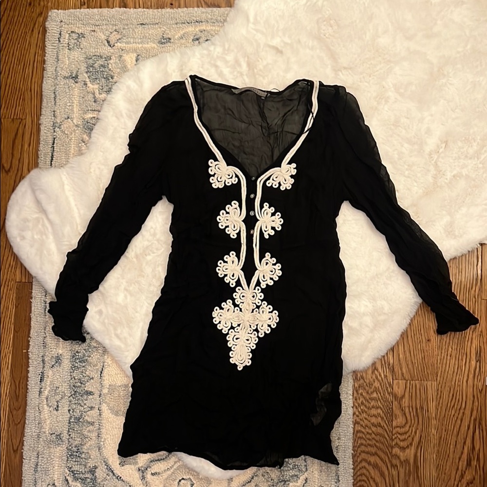 Elegant Black Tunic with White Embroidery - Picture 5 of 5